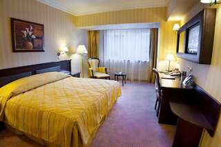 Отель Ramada Hotel & Suites by Wyndham Bucharest North Бухарест Номер Делюкс с кроватью размера «king-size» - Для некурящих-2