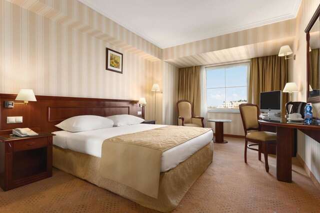 Отель Ramada Hotel & Suites by Wyndham Bucharest North Бухарест-14