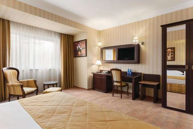 Отель Ramada Hotel & Suites by Wyndham Bucharest North Бухарест-16