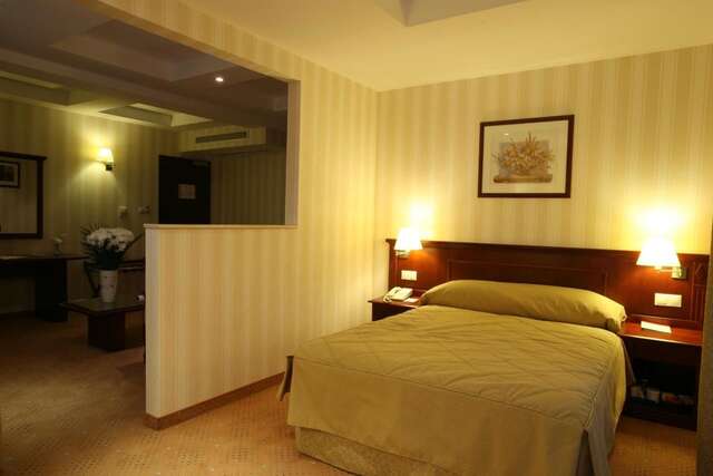 Отель Ramada Hotel & Suites by Wyndham Bucharest North Бухарест-22