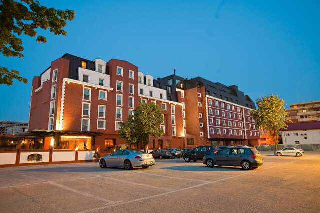 Отель Ramada Hotel & Suites by Wyndham Bucharest North Бухарест-5