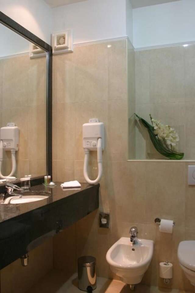 Отель Ramada Hotel & Suites by Wyndham Bucharest North Бухарест-54