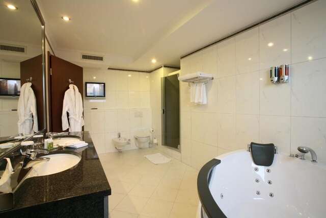 Отель Ramada Hotel & Suites by Wyndham Bucharest North Бухарест-56